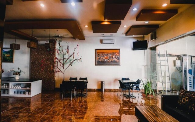 RedDoorz Plus near Sultan Hasanuddin Airport