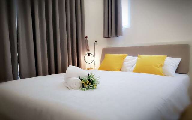 OYO 731 Yelo Hostel & Cafe