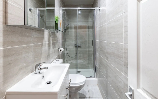 Lush Apartments 4 Bedroom House - Gilroy