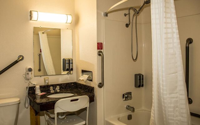 Americas Best Value Inn & Suites Detroit Lakes