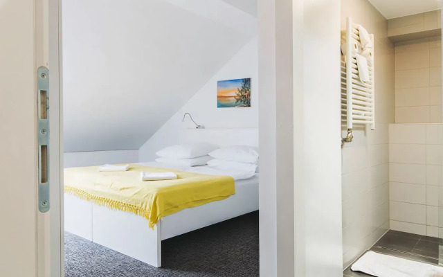 Tia Apartments and Rooms