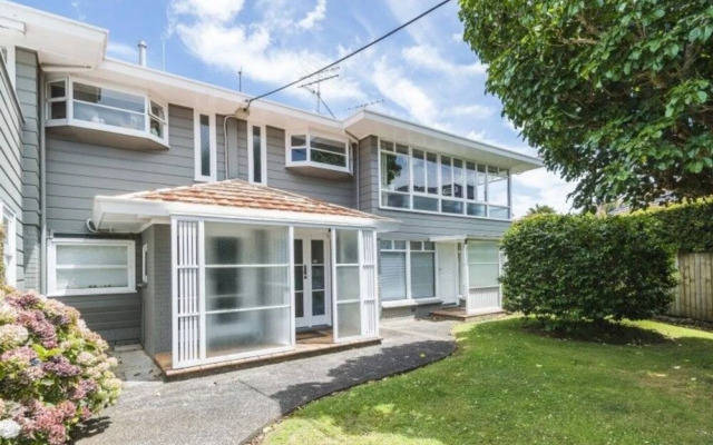 Lovely 2 Bedroom Apartment in Quiet Parnell