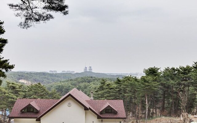 Gangneung Gyeongpo Cabin Pension