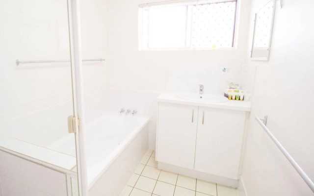 Aabon Apartments & Motel