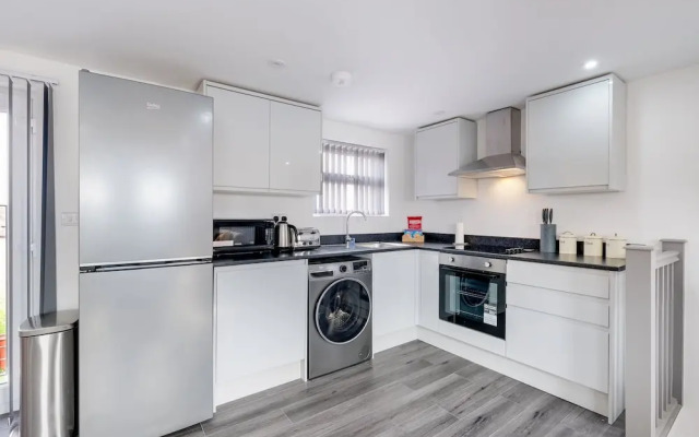 Newly Converted 3 Bed Apt. in Hounslow