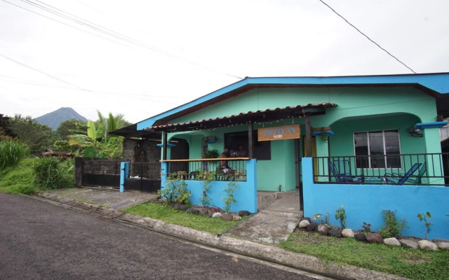 Argdivan Hostel