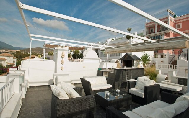 AP149 -Townhouse with pool and roof terrace