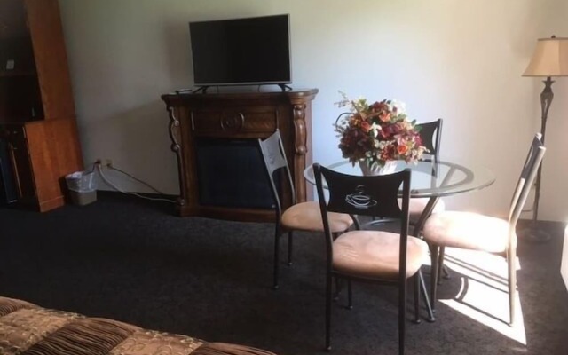 Shawano Four Seasons Hotel