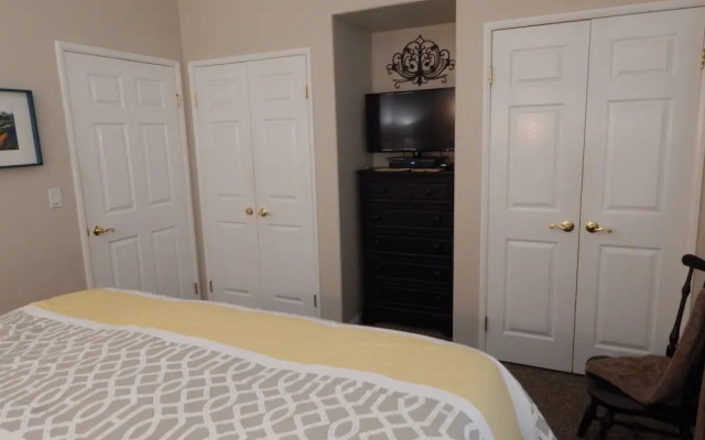 210 Casa Bella 2 Bedroom Condo by Redawning