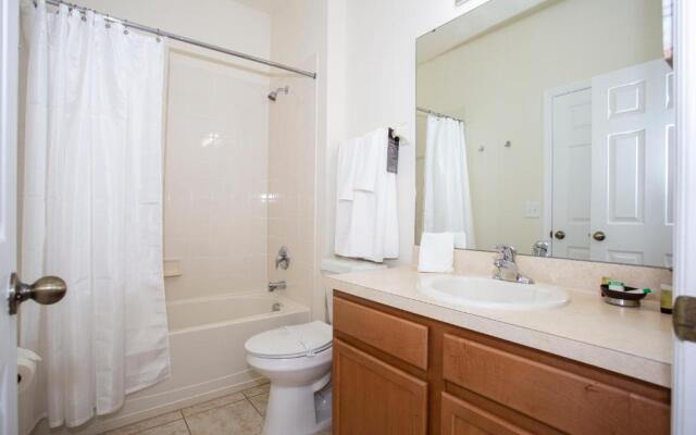 Four Bedrooms Townhouse 4563