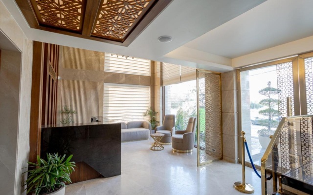 Hotel Golden Aura