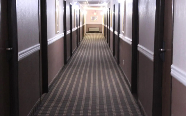 Select Inn Maple Grove