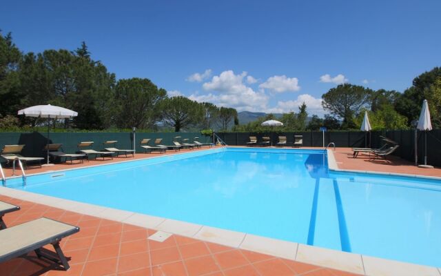 Elegant Farmhouse In Campriano With Swimming Pool