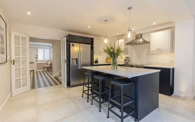 JOIVY Exclusive 3Br Home W/ Terrace In Chelsea