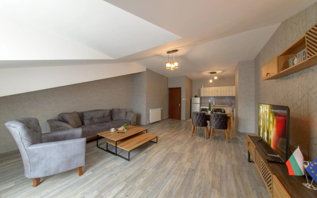 Luxury 2-bedroom apartment by Studenets Center