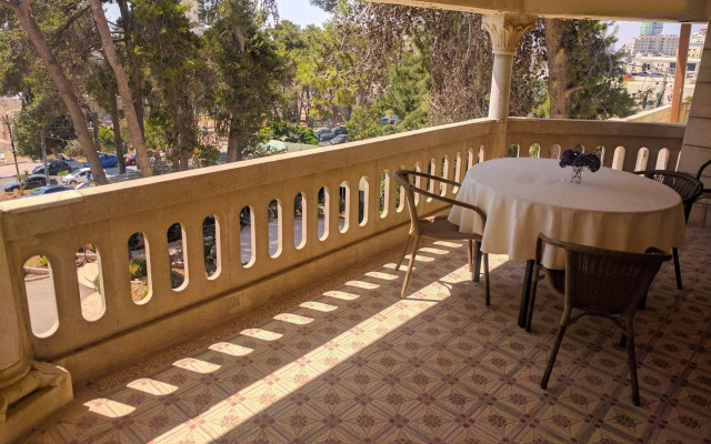 Alhambra Palace Hotel Suites