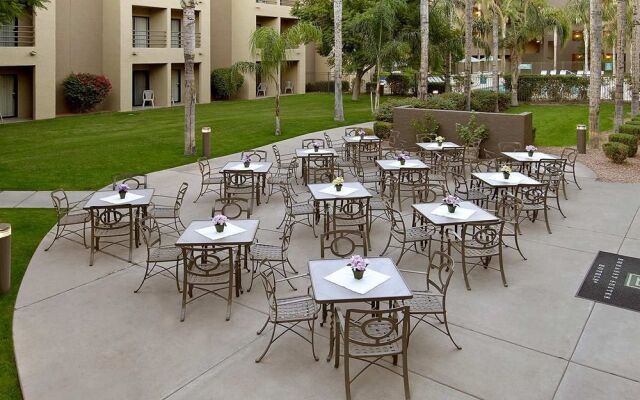 Embassy Suites Phoenix - Tempe