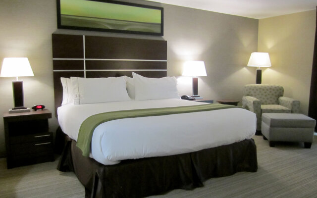 Holiday Inn Express Golden-Kicking Horse, an IHG Hotel