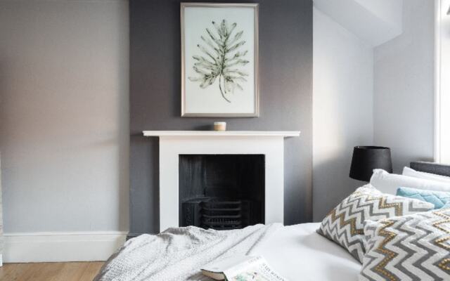 The Riverside Escape - 3bdr in 3 Central Apartments