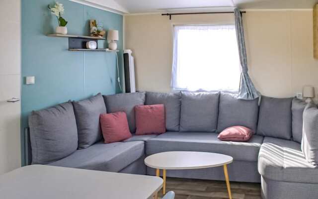 Beautiful Home in Renesse With 3 Bedrooms and Wifi