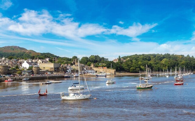 The Sailing Club - 6 Bedroom Hot Tub Town Centre