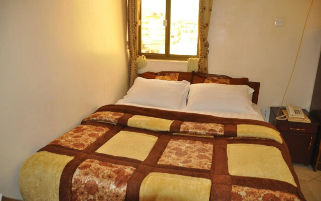 Rich Hotel