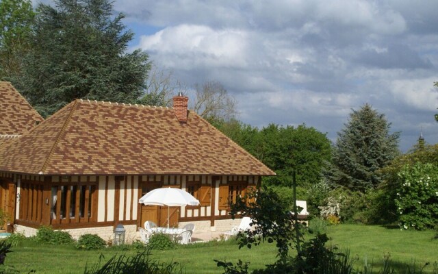 Traditional Holiday Home with Garden in Dampsmesnil