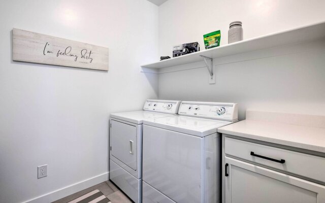 Inviting Hideout Townhome w/ Balcony & Lake Views!