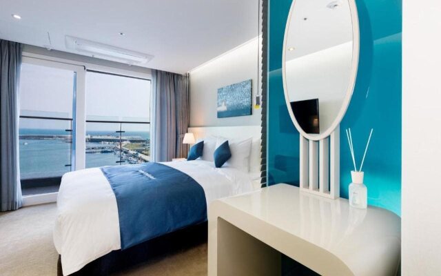 CO-OP City Hotel Harborview