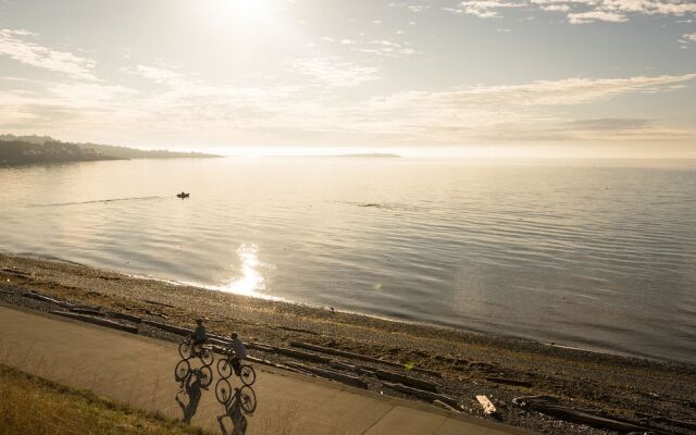 Dashwood Manor Seaside Bed & Breakfast