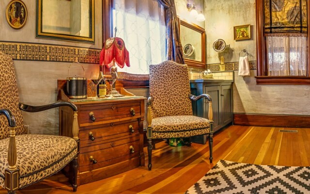 Peerless Hotel & Restaurant