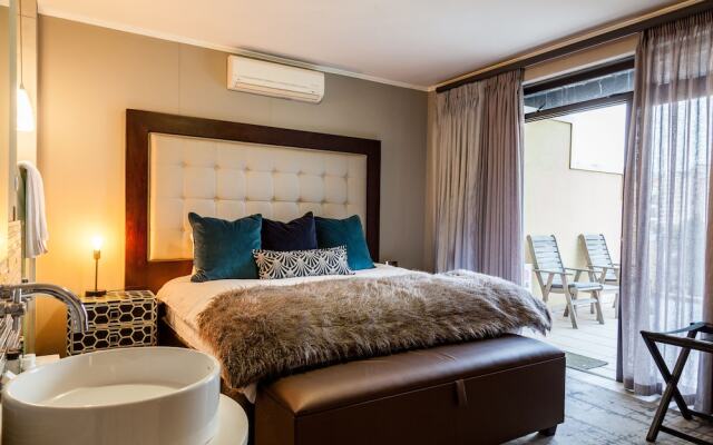 Island Club Hotel & Apartments