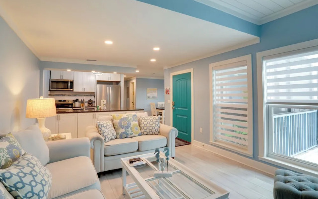 Poolside Madeira Beach Abode w/ Balcony!