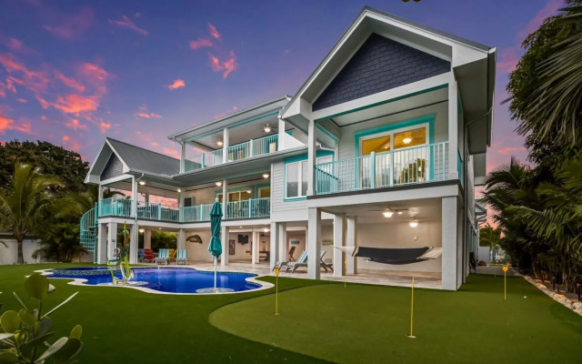 Snook Lookout - 211 Oak Ave