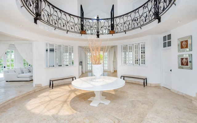Luxury 2-level villa in Punta Cana
