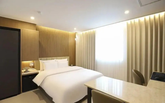 Rosy Hotel