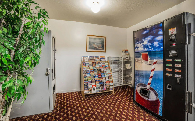 Ameri-Stay Inn & Suites