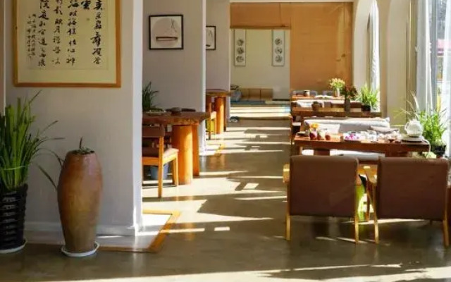 Yihai Courtyard Holiday Inn