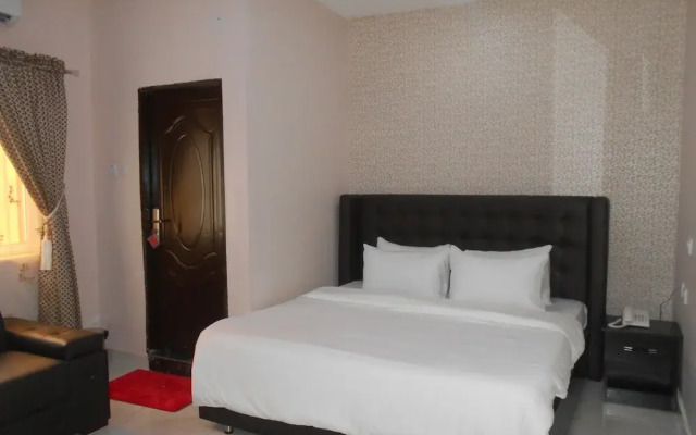 Exquisite Homes2 Hotel & Lounge