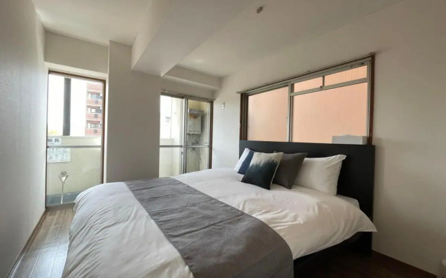 2BR good for 6PPL overlooking Peace Park with WIFI!