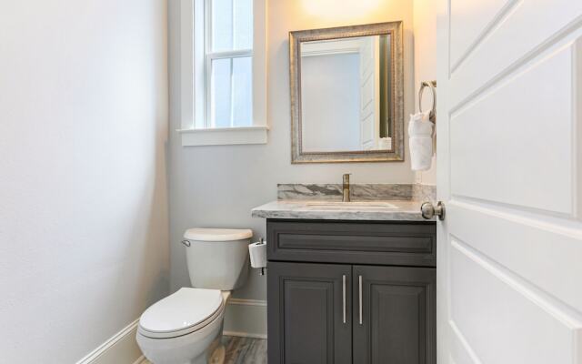 Brand New Condo with Pool - Steps to St Charles Ave