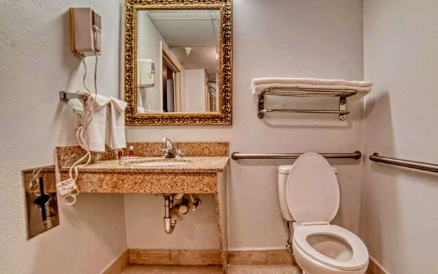 Econo Lodge Raleigh near Walnut Creek Amphitheatre