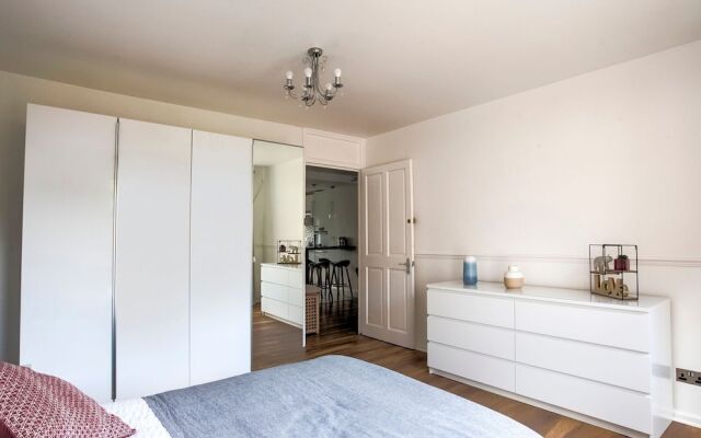 Restful Apartment in London Near Westfield Shopping Centre