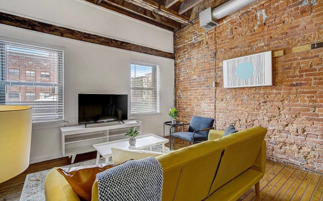 FRONTDESK Mariner's Court Apts Northern Liberties Philadelphia