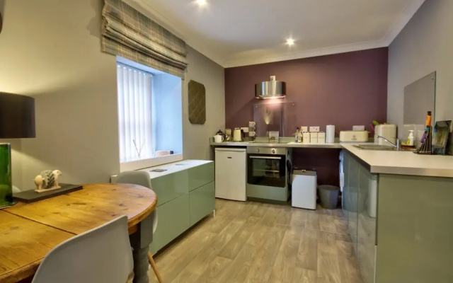 Thistle Apartment