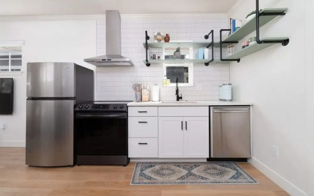Modern 1-br Apartment Close to Downtown Vibes