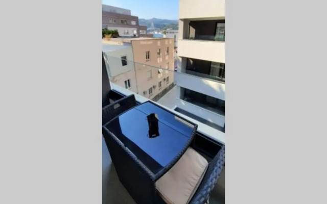 MARIA, Modern studio apartment with private parking