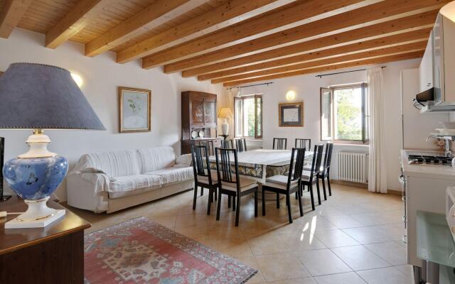 Fabulous Mansion in Pesina Spezie near Lake