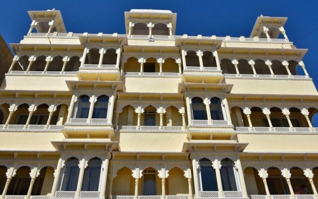 Hotel Palace Raj Kumbha  By Howard
