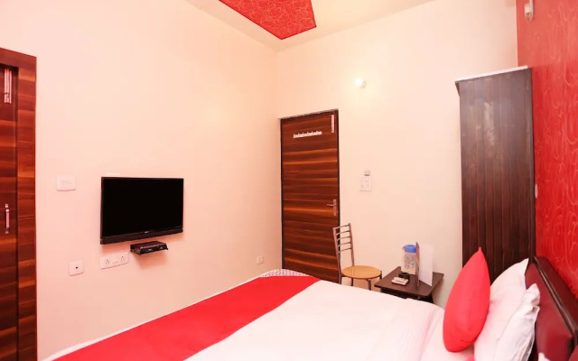 Goroomgo Pushpa Palace Mathura